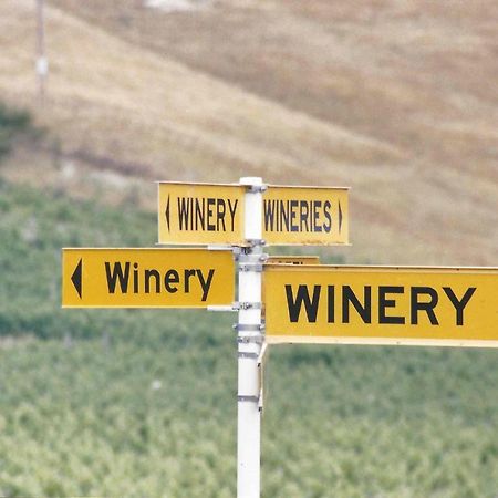 Tuki Vineyard Cottage Хавлок-Норт Экстерьер фото